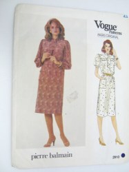 2910 VOGUE PIERRE BALMAIN PARIS PULLOVER COLLAR A-LINE DRESS PATTERN 12 UNCUT